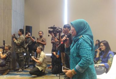 Saya ikut bertanya ke Bang Iwan Fals saat jumpa pers (foto : Syaifuddin Suyuti)