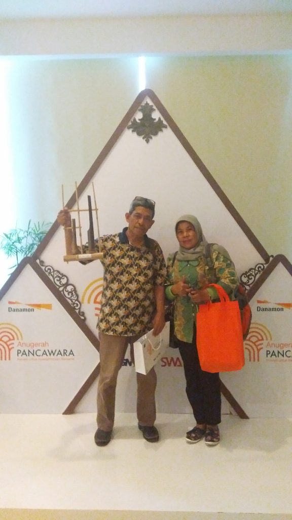 Masih sempat narsis di sela acara Anugerah Pancawara di Kementerian Perdagangan Jakarta (foto Nur Terbit)