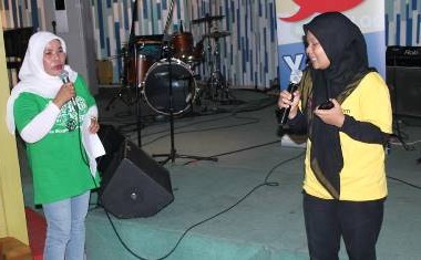 Saat saya tampil sebagai MC dan memberi kesempatan kepada Ani Berta memberikan sambutan selaku penggagas acara Sunday Sharing