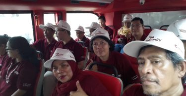 Di atas Bus Transjakarta (foto : Sitti Rabiah)