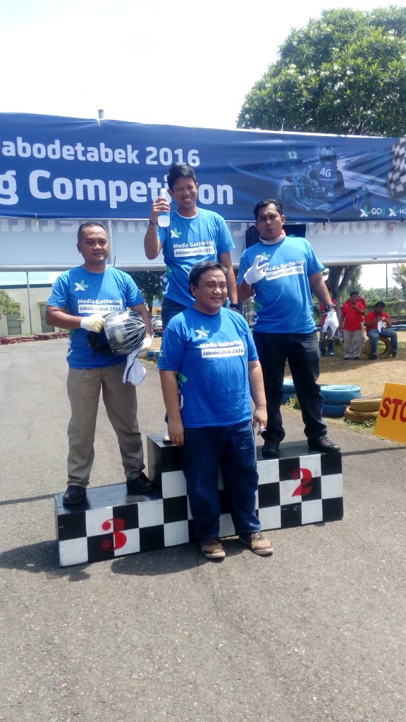 LOMBA GOKART yang berhasil meraih juara. Dari #KelasBlogger di posisi juara 2 (Kang Arul) dan 3 (Syaifuddin Sayuti). Hebatkan? (Foto Sitti Rabiah) 