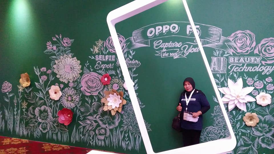 Memanfaatkan waktu untuk selfie sebelum acara launching OPPO F5 (foto dok pribadi)